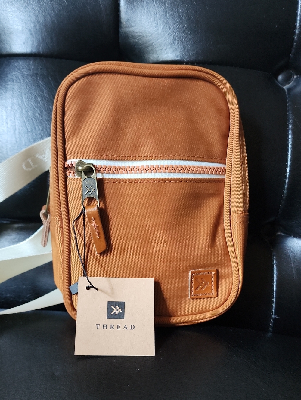 NWT Thread Wallets Honey Crossbody Bag Sling Travel Concert Minimalist Brown